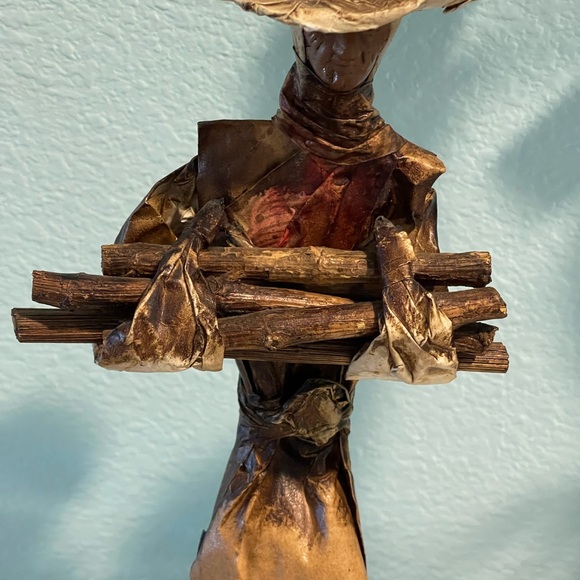 Mexican folk art paper mache villager figurine carrying a stack of wood, Vintage - Picture 10 of 11